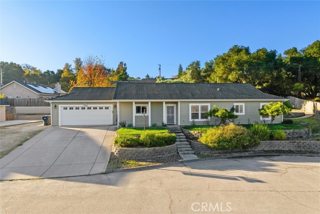 3856 Orillas Way, Atascadero CA: https://media.crmls.org/medias/b67a0142-7742-4f9d-8aa0-aff552b27f25.jpg
