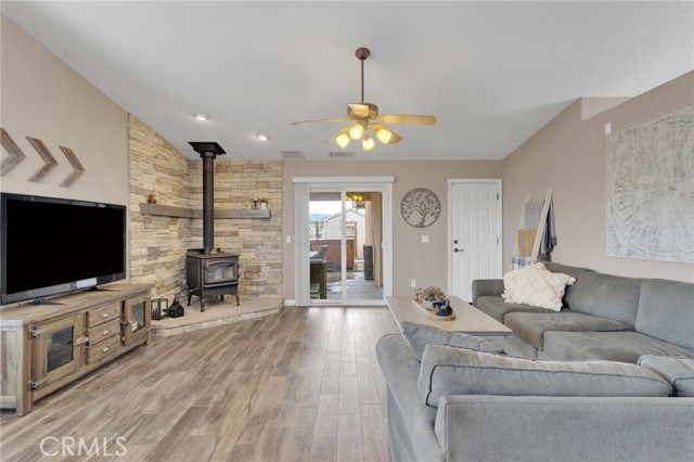 Detail Gallery Image 18 of 69 For 6297 Coleridge, Oak Hills,  CA 92344 - 7 Beds | 4 Baths