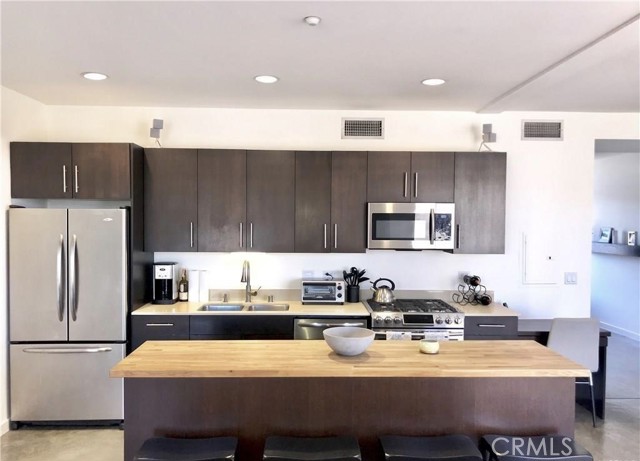 Detail Gallery Image 7 of 13 For 4111 W Sunset #540,  Los Angeles,  CA 90029 - 1 Beds | 1 Baths