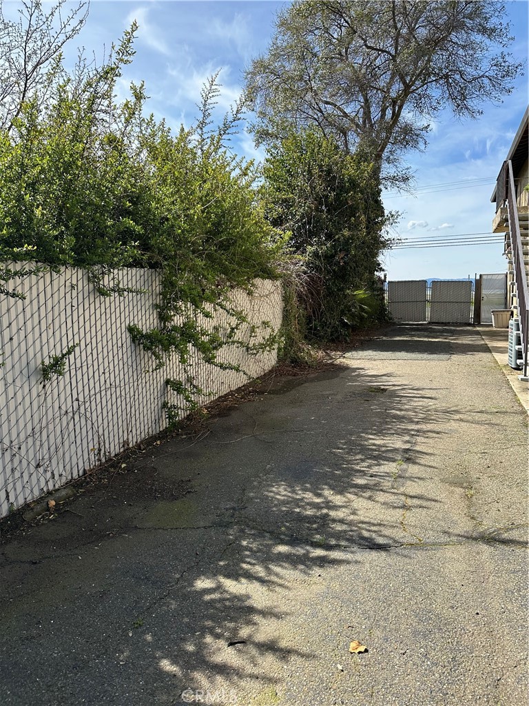 https://media.crmls.org/medias/b67bc911-dff4-4459-8289-c1811bf0572b.jpg?preset=X-Large