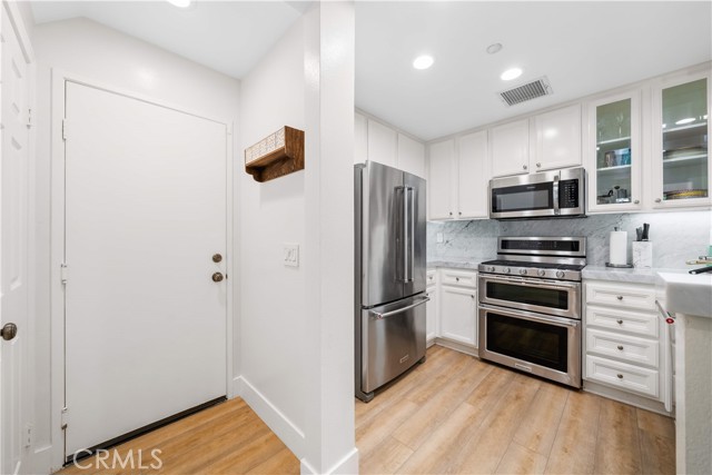 Detail Gallery Image 11 of 34 For 120 Jadestone, Irvine,  CA 92603 - 2 Beds | 2/1 Baths