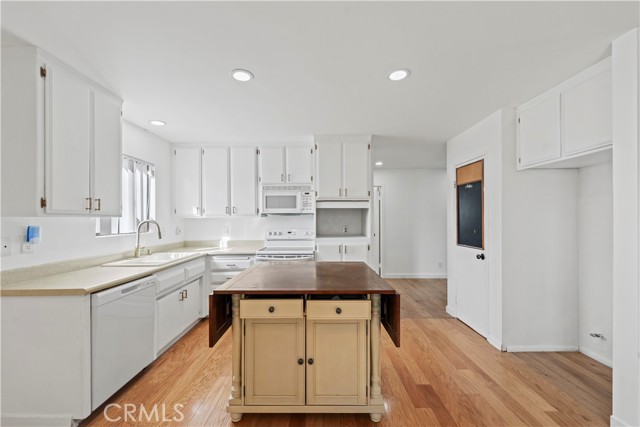 43323 LOOKABOUT RD, Lake Hughes CA: https://media.crmls.org/medias/b67c57f7-9205-4273-ad98-8304ee68a691.jpg