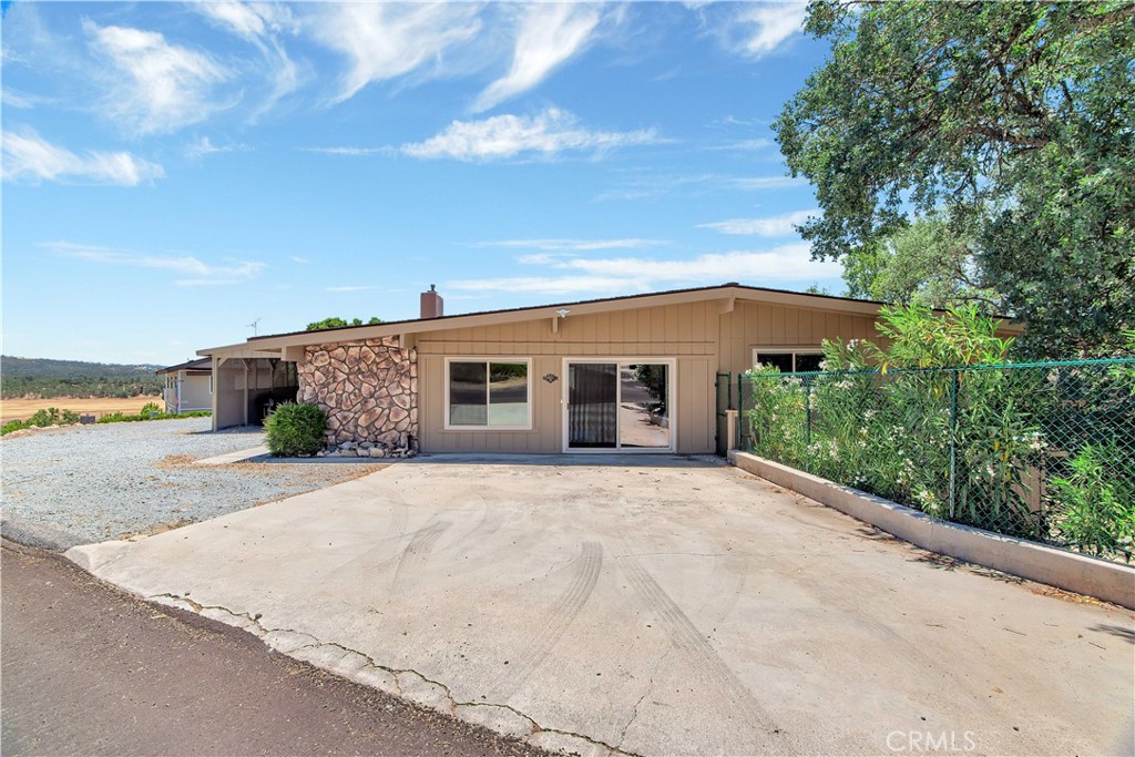 8121 Smith Point Road, Bradley, CA 93426