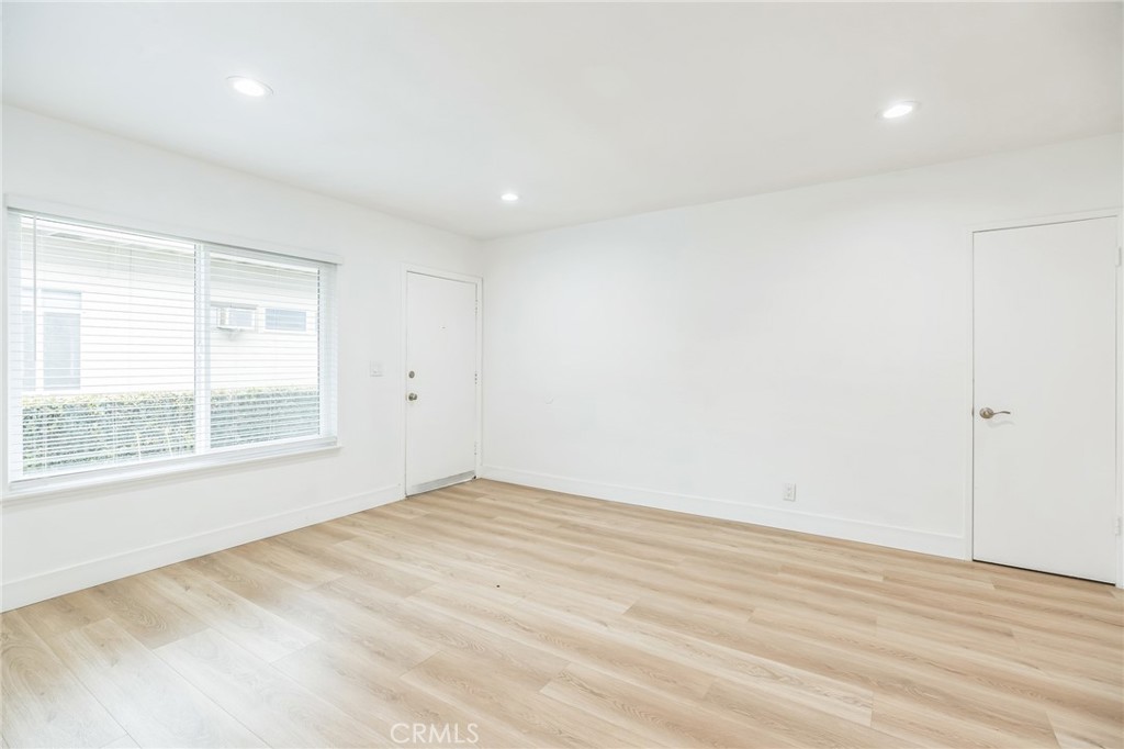 MLS #OC25100801 img 19