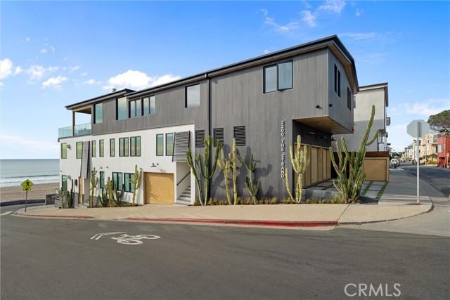 Detail Gallery Image 7 of 17 For 2200 the Strand #B,  Manhattan Beach,  CA 90266 - 3 Beds | 2 Baths