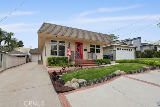 2209 Oak Avenue, Manhattan Beach, California 90266, 3 Bedrooms Bedrooms, ,2 BathroomsBathrooms,Residential,Sold,Oak,SB24014096