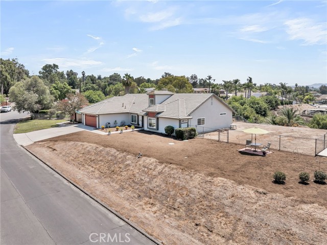 15725 Terraceview Court, Riverside CA: https://media.crmls.org/medias/b67f4ee0-2e23-447e-bccd-fddcc6267e7f.jpg