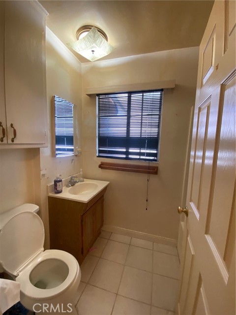 17417 Chatsworth Street photo 6