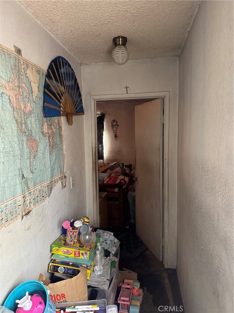 https://media.crmls.org/medias/b68097cb-008b-4204-8ffd-65aee8e5212a.jpg?preset=X-Large