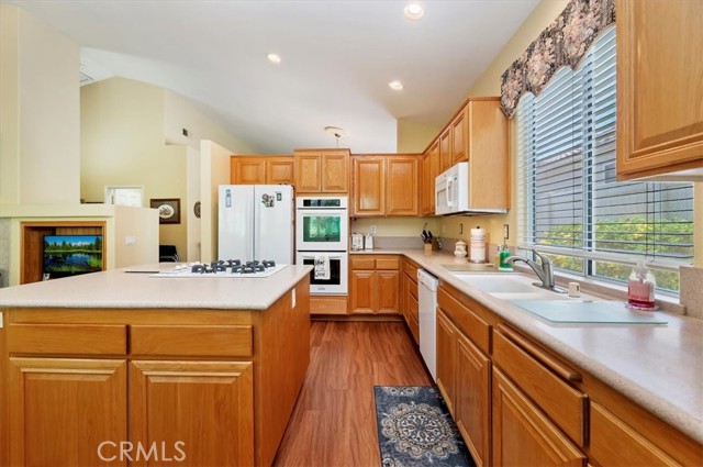 23810 Via Barletta, Murrieta CA: https://media.crmls.org/medias/b68187fd-4d62-4bb2-bf6a-2dbdb494cfe2.jpg