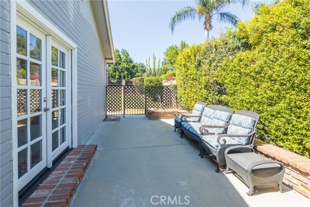 18948 Lassen Street, Northridge CA: https://media.crmls.org/medias/b681a4c3-5001-4bc6-81fb-be4c938957e5.jpg