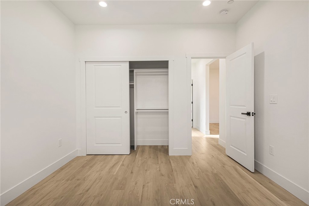 https://media.crmls.org/medias/b682bf1e-799e-4212-bdd6-45bb80939bd1.jpg?preset=X-Large