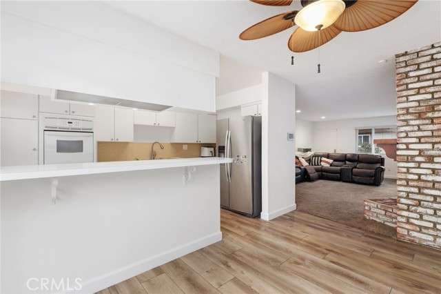 Detail Gallery Image 4 of 27 For 17926 Irvine Bld, Tustin,  CA 92780 - 2 Beds | 2 Baths