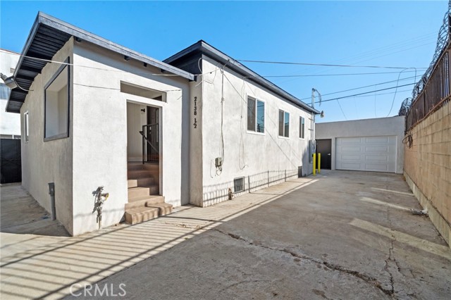 Detail Gallery Image 1 of 21 For 2138 1/2 W Florence Ave, Los Angeles,  CA 90047 - 3 Beds | 1/1 Baths