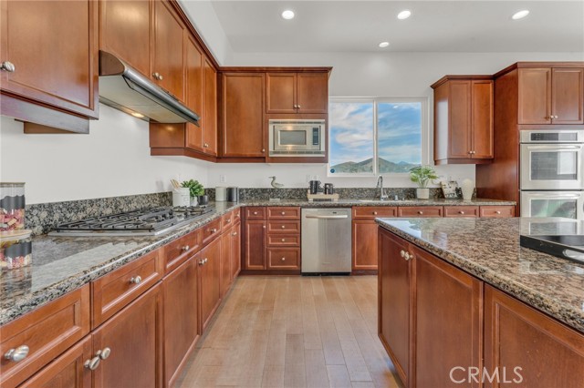 Detail Gallery Image 13 of 56 For 16749 Crescent Glen Ct, Riverside,  CA 92503 - 6 Beds | 4/1 Baths