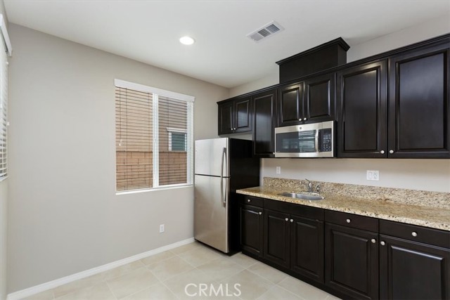 Detail Gallery Image 7 of 40 For 6136 Peregrine Dr, Jurupa Valley,  CA 91752 - 6 Beds | 3/1 Baths