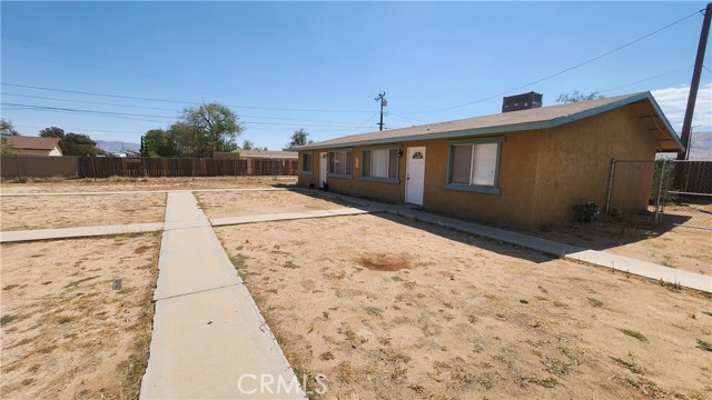 10655 Cochiti Road, Apple Valley CA: https://media.crmls.org/medias/b6847ed8-3abf-451f-bf90-fd55914718da.jpg