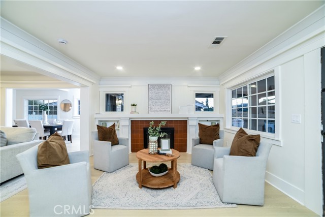 748 N Kenmore, Los Angeles CA: https://media.crmls.org/medias/b685297b-aa71-4302-a739-58c952a2886d.jpg