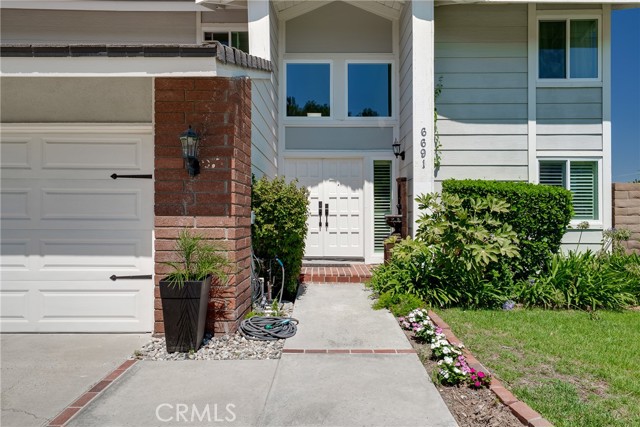 6691 E Smokewood Circle, Anaheim CA: https://media.crmls.org/medias/b6856a74-6e3e-4d80-ad86-4a28b57e0137.jpg
