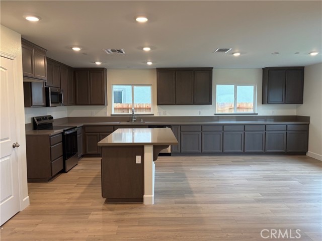 Detail Gallery Image 9 of 16 For 2655 Wesley Way, Chico,  CA 95973 - 4 Beds | 3 Baths