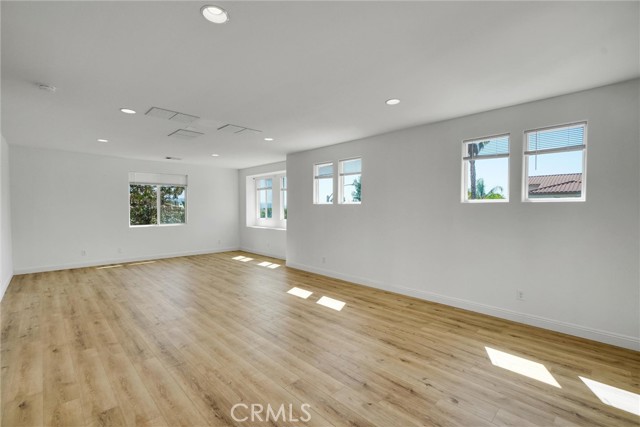 29138 Harmony Way, Saugus CA: https://media.crmls.org/medias/b686e7b3-b60f-476e-a227-5ea438b28d10.jpg