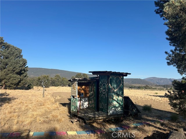 16469 Curtis Trail, Frazier Park CA: https://media.crmls.org/medias/b686ebcf-a7a3-484d-9321-3c88b554a764.jpg