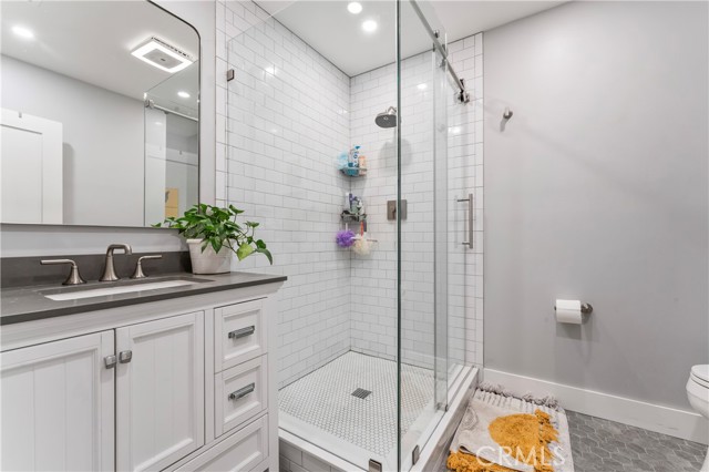 Detail Gallery Image 4 of 40 For 3909 Oakwood Pl, Riverside,  CA 92506 - 4 Beds | 3 Baths