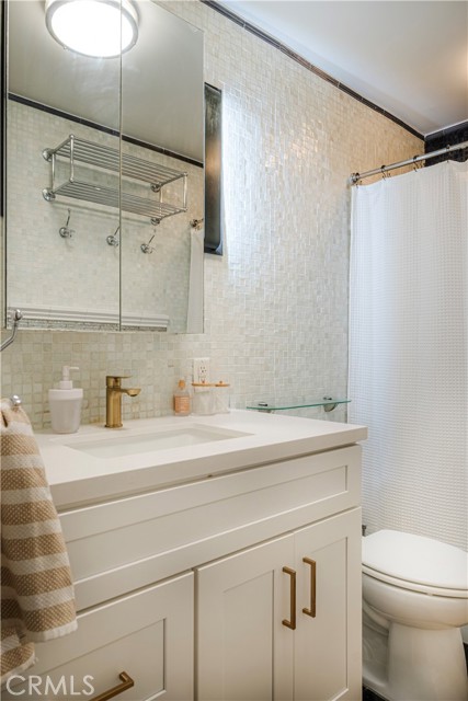 1187 E 3rd Street, Long Beach CA: https://media.crmls.org/medias/b6878b1a-29ff-4aa4-8a6c-fec898bc3c3b.jpg