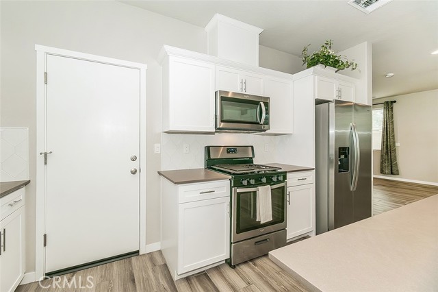 Detail Gallery Image 16 of 39 For 4085 N Sandrini, Fresno,  CA 93723 - 3 Beds | 2/1 Baths