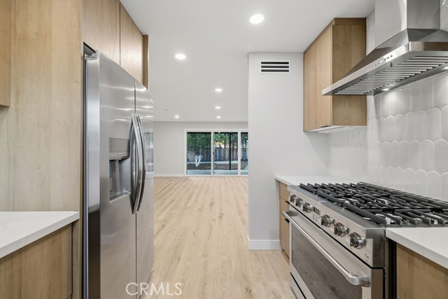 Detail Gallery Image 13 of 38 For 10557 Reseda, Porter Ranch,  CA 91326 - 5 Beds | 3 Baths