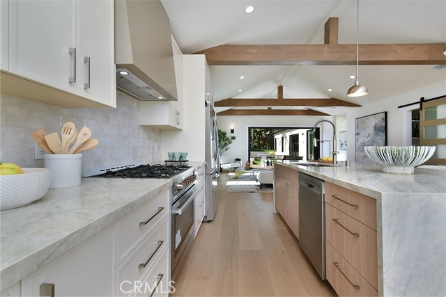 Detail Gallery Image 13 of 50 For 7907 Vicksburg, Los Angeles,  CA 90045 - 4 Beds | 3/1 Baths