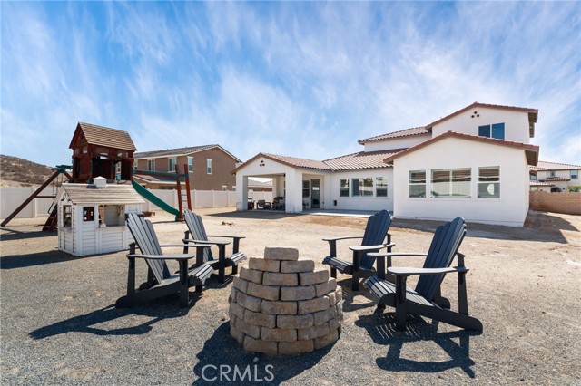 17042 Meteor Way, Riverside CA: https://media.crmls.org/medias/b6893236-f119-4104-a92b-2f93da2662c3.jpg