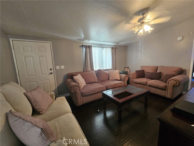 Detail Gallery Image 18 of 22 For 16600 Downey Ave #27,  Paramount,  CA 90723 - 4 Beds | 2 Baths