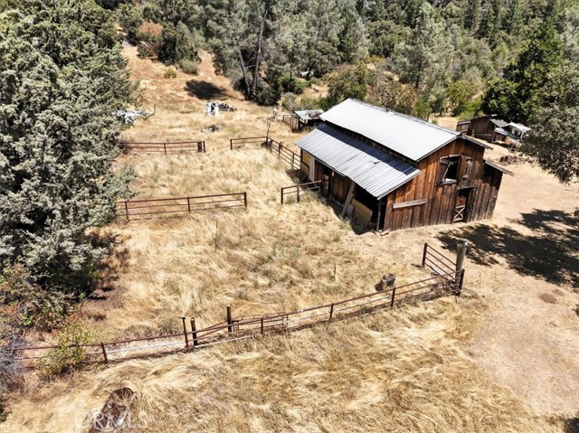 46467 Bissett Station Road, Oakhurst CA: https://media.crmls.org/medias/b689c5c9-b633-40e3-b57a-80c876a38218.jpg