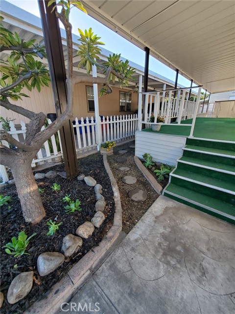 Detail Gallery Image 2 of 8 For 300 N Rampart St #127,  Orange,  CA 92868 - 4 Beds | 2 Baths