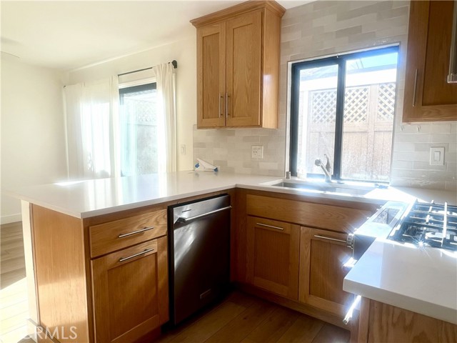 Detail Gallery Image 2 of 41 For 4 Latitude Ct, Newport Beach,  CA 92663 - 3 Beds | 2/1 Baths