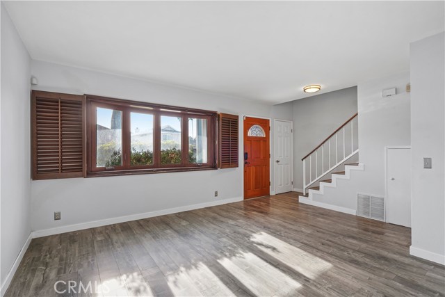 Detail Gallery Image 3 of 23 For 8545 Tujunga Valley, Sunland,  CA 91040 - 3 Beds | 3 Baths