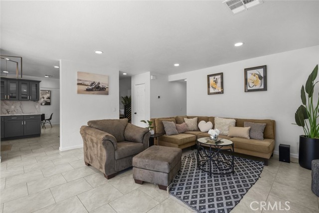 37310 Newbury Place, Palmdale CA: https://media.crmls.org/medias/b68cbcea-20f3-463b-b734-1411094266b5.jpg