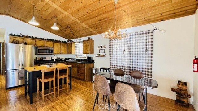 Detail Gallery Image 4 of 44 For 921 Wendy Ave, Big Bear City,  CA 92314 - 2 Beds | 2 Baths
