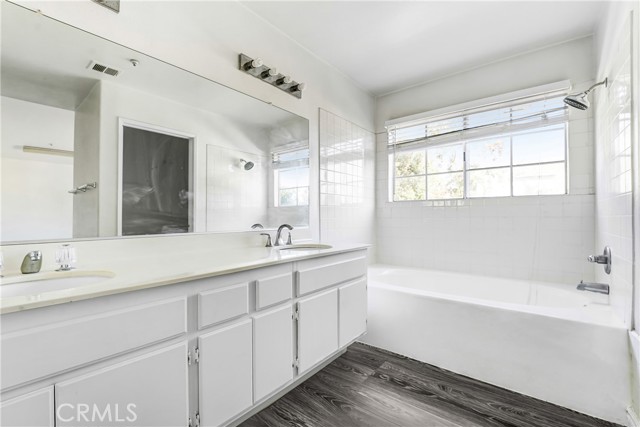 Detail Gallery Image 8 of 15 For 14300 Terra Bella #20,  Panorama City,  CA 91402 - 3 Beds | 3 Baths