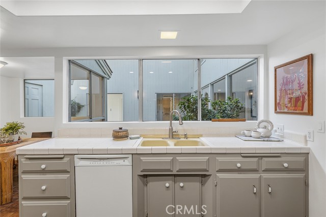 Detail Gallery Image 15 of 46 For 4200 N Virginia Vista, Long Beach,  CA 90807 - 3 Beds | 2/1 Baths