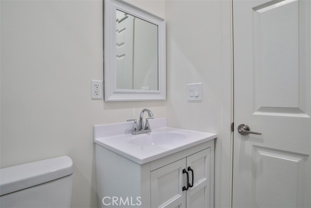 2111 Scott Road, Burbank CA: https://media.crmls.org/medias/b68ed898-d2bc-4f97-af63-3d3217257ac2.jpg