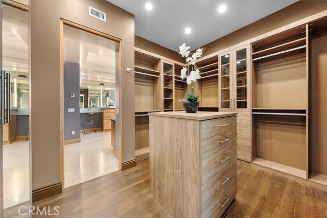 6945 E Hidden Oaks Lane, Orange CA: https://media.crmls.org/medias/b68f2f8f-9126-4b1b-9c41-7f16f82879ce.jpg