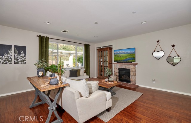4049 Running Oak Lane, San Bernardino CA: https://media.crmls.org/medias/b68fbc1c-ca30-4cdf-8113-4ae4aa6ae66e.jpg