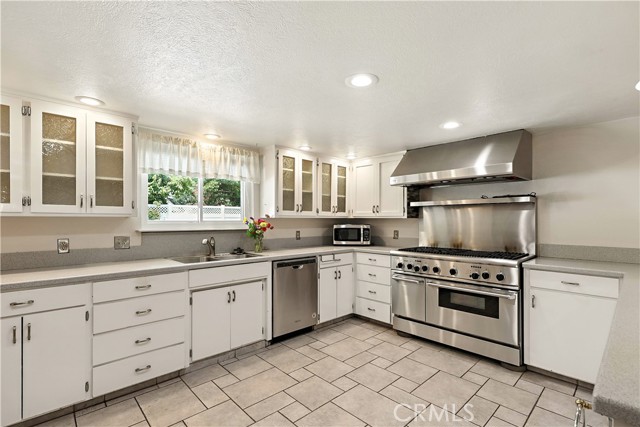 Detail Gallery Image 16 of 62 For 1011 Wyoming Dr, Merced,  CA 95340 - 5 Beds | 3 Baths