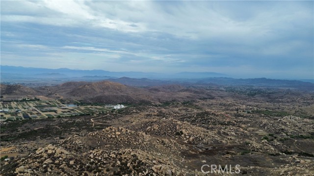 1 La Barranca Rd, Perris CA: https://media.crmls.org/medias/b690b3f0-a023-4ec7-9285-8a0173a8b321.jpg