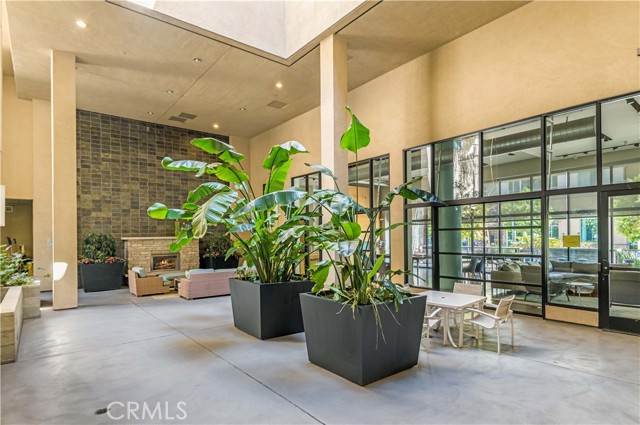133 The Promenade N, Long Beach CA: https://media.crmls.org/medias/b690fb50-02ba-42e5-8138-661d2ba4042e.jpg