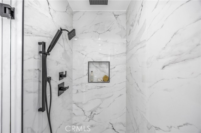 924 17th St, Hermosa Beach CA: https://media.crmls.org/medias/b691b4b7-f33c-4070-acca-c24bb503324e.jpg