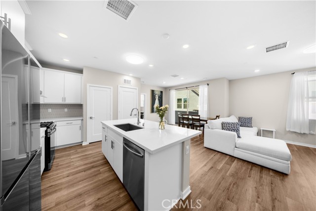 Detail Gallery Image 13 of 41 For 259 Pin Ln, Covina,  CA 91722 - 3 Beds | 3 Baths