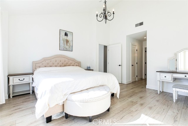 11911 Magnolia Boulevard, Valley Village CA: https://media.crmls.org/medias/b6950f50-d8d2-4af7-8f85-6af3fcd80470.jpg